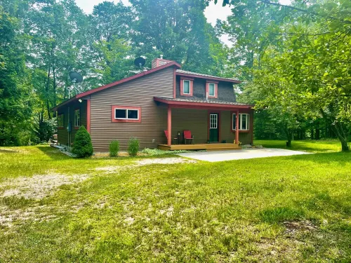 Beautiful Cabin located on the Betsie River and close to Crystal Mountain Resort