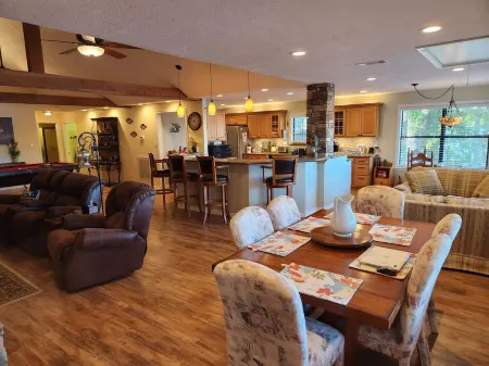 Stunning 3 Bedroom Lake House on South Toledo Bend