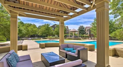 Easy Walk to Swayze; 3Bed 2Bath; Noon Check-in/3:00 Check-Out; Pickleball Courts Hotels in 