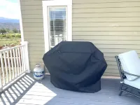 Bucolic views, spacious great room, short walk to center of town!