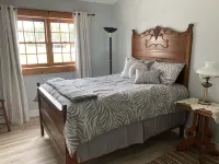 Cozy apartment that’s conveniently located just on the edge of town. Отели в г. 