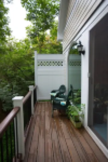 Tranquil Treehouse Cottage, King Bed, River View