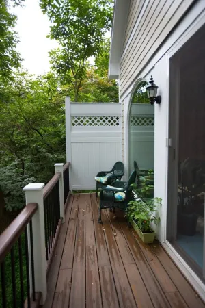 Tranquil Treehouse Cottage, King Bed, River View