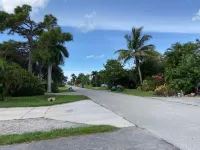 BEACHSIDE COZY GETAWAY! Walk/Bike to Beach,Dining,Bars,Small fenced yard for pet