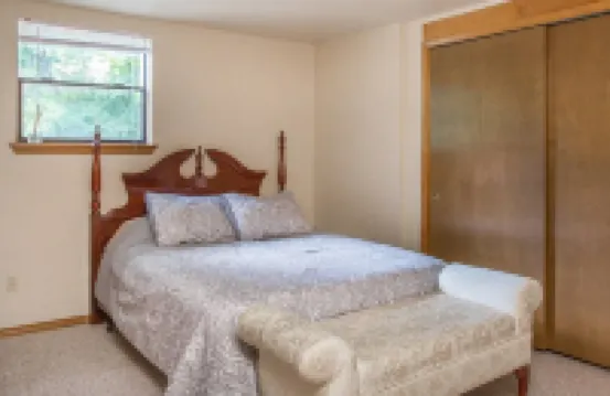 Lakefront 2 bedroom retreat