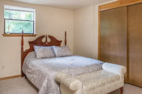 Lakefront 2 bedroom retreat