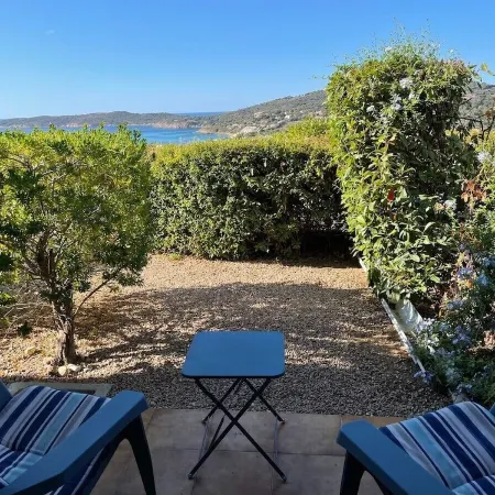Sea view. Luxury residence in a flower-filled park. 3-star rating