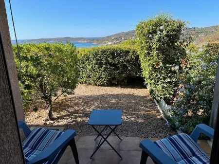 Sea view. Luxury residence in a flower-filled park. 3-star rating Отели в г. Каржез