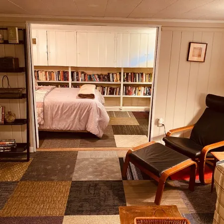 Cozy English Basement Apt quiet but close to downtown