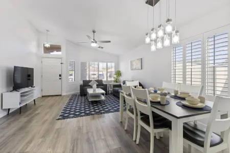 Pool, Games, Close to Freeway, Hiking & Golf nearby. . In the heart of Peoria