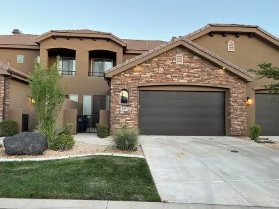 Spacious 3 Bedroom Townhome Near Zion National Park
