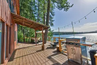 Year around  Bliss Lakehouse with hottub and deck