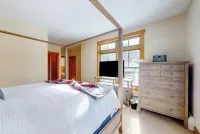 Walk on/Ski Off @Stratton, Hot Tub, King Beds, 2 Living Spaces, Shuttle!