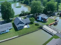 Best Location Water Front.Private Dock.Canoe.Kayak.PaddleBoard,GolfCourseCommnty Hotels in Huron Township