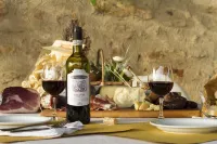 Apartment overlooking the Sienese hills, swimming pool and free wi-fi