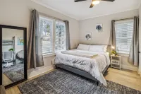 5 Min Drive to Downtown! Modern 3BR in Savannah!