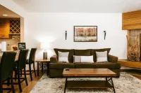 Just Listed! Mountain views, 5 min walk to lifts, 2-bedroom condo in Keystone