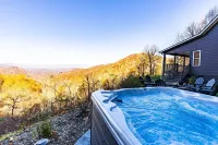 Spectacular views minutes from Bryson City, fire pit and brand new hot tub!