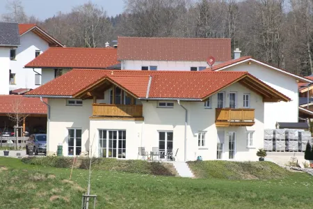 Fully equipped, spacious vacation apartment with mountain views;