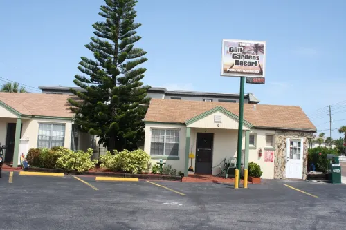 Newly Renovated Madeira Beach Studio Cottage