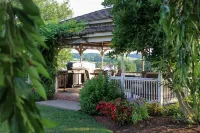 Newly renovated Carriage House, on lovely property near Intercourse, PA