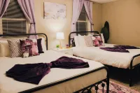 Spacious Stylish Retreat in the Heart of Clifton Neighborhood, King Bed, Coffee! Ken Combs Running Store 주변 호텔