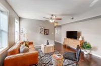 Walkable to Oakley Square-Newly Renovated-King Bed