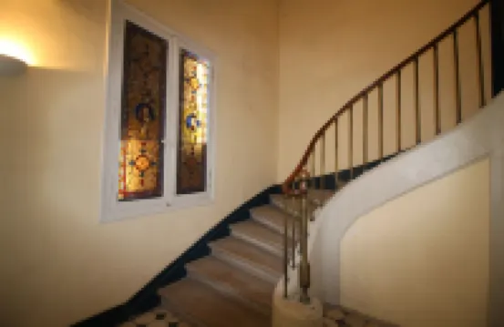 3000 sq f, in the old  Saumur city , along the Loire river. Charm & great views
