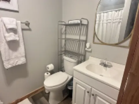 Heron's Cabin - Cute Tiny Home - Recently Reduced 拉塞爾酒店