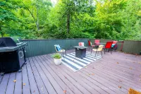 4 Bedroom House (Sleeps 10) All the Amenities of Rumbling Bald Resort!