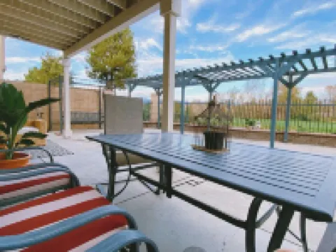 Golf course house with 2 master bedrooms 方塔納酒店