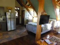 THE NEST - GARAGE/STUDIO