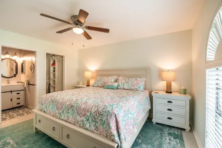 🍹🌞 Coastal Getaway! Heated Pool, Private Patio, Fenced Yard, 5 miles to Beach! Отели в г. Себастиан