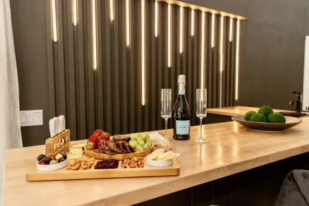 Vineyards Edge - Pool, Hot Tub, Bikes, Pets Welcome, Fire Pit- 1mi to Downtown Отели рядом с достопримечательностью «Healdsburg Ridge Open Space Preserve»