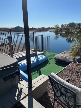 Lakeside 1 Bedroom Apt w/ living room, kitchenette and laundry