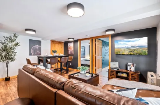 Buck's Den - Snowmobile Trails, Trailer Parking, Near hiking, golfing, Sugarloaf