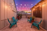 KIDS LOVE ME!  Neon 5 Waterfall Heated Pool, HOT TUB, Putting Greens & Fire Pit Hotels in Ahwatukee Foothills