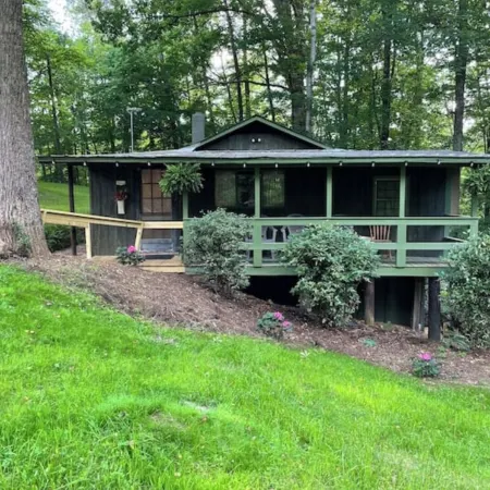 Wanderlust Cabin Just minutes from Hanging Rock