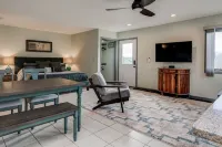 PETS, large fenced yard, full kitchen, 6 min to A-ville.