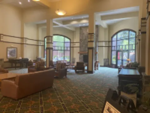 2 bed/2 bath w/sauna, steam room, hot tub, heated pool, exercise and game rooms! Hoteles en Hunter