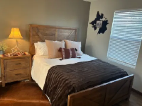 Tiny Home Cabin with Wyoming Modern Frontier style in the town of Hulett Hotels in Hulett