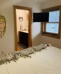 New Downtown 3 Bedroom Upstairs Flat with views
