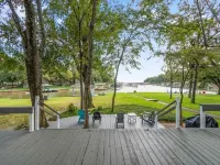 Quiet lakefront cottage a perfect oasis for relaxing with family and friends Payne Springs住宿飯店