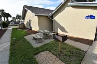 Relaxing 1Br Condo sleeps 4.  Pool outside back door.  Beach Access.