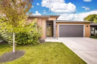 New Elegant & Private Retreat - Spotless, Spacious, Great Central Boise Area Hotels near E Salon & Med Spa