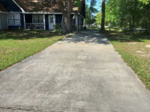 Adorable 3 bedroom attached cottage in quiet spot. Hoteles en Picayune