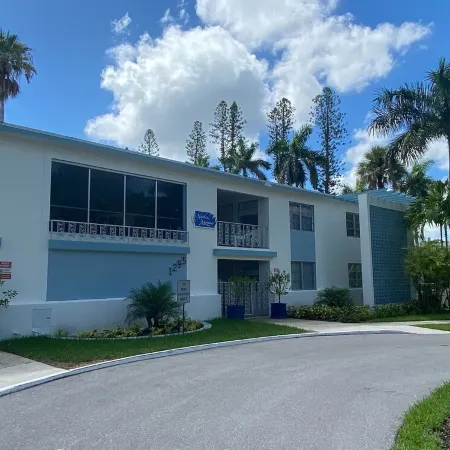 1 Block to Beach, Heart of Old Naples, Newly Renovated, Perfect Location