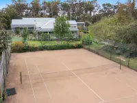 Mornington Peninsula Escape.  Tennis Court, Swimming Pool & Spa Hotels in Flinders