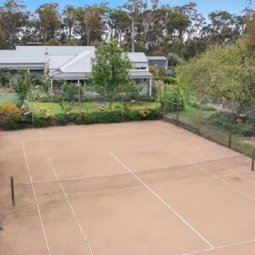 Mornington Peninsula Escape.  Tennis Court, Swimming Pool & Spa