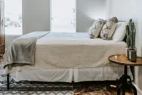 GrueneGusthaus#2|Private Condo + Golf Cart Rentals